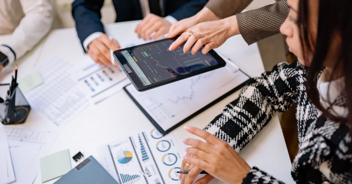 الحلول الرقمية الحديثة للشركات: كيف تتبنى التكنولوجيا لزيادة الكفاءة